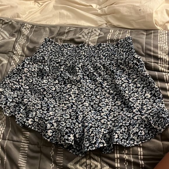 Blue flower skorts - Picture 2 of 3